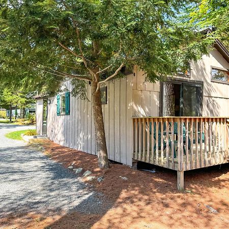 Lake Pleasant Cabin On 3 Acres With Kayaks And Beach! Exteriör bild