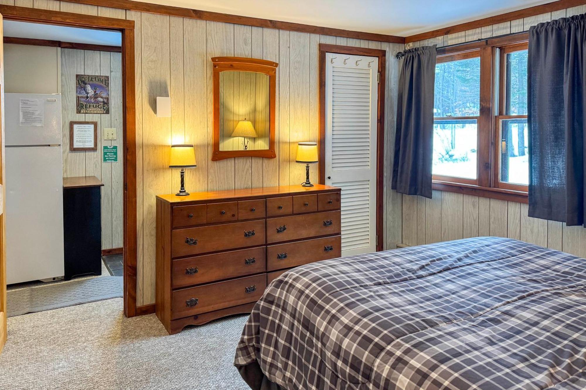 Lake Pleasant Cabin On 3 Acres With Kayaks And Beach! Exteriör bild